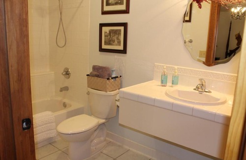 Campbell Park Bed & Breakfast | Relaxing Retreat at Maria's Creekside B&B - Rated 9.4/10