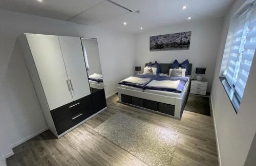 Dettingen an der Erms Apartment | Maria's Ferienwohnung - Modern Elegance with Ocean Views