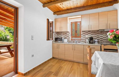 Livadia House | Unforgettable Views at Maria's House in Kambos
