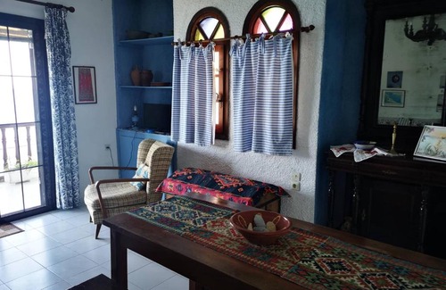Afissos Apartment | Maria's Studios: Oceanfront Getaway with Perfect Ratings