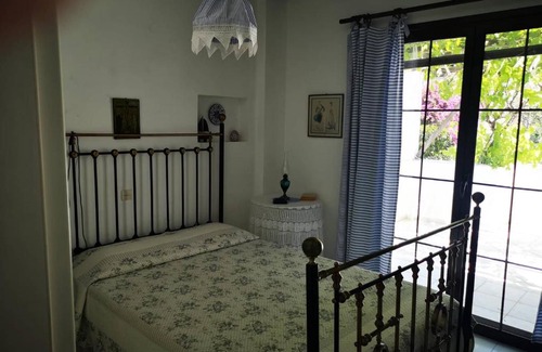 Afissos Apartment | Maria's Studios: Oceanfront Getaway with Perfect Ratings