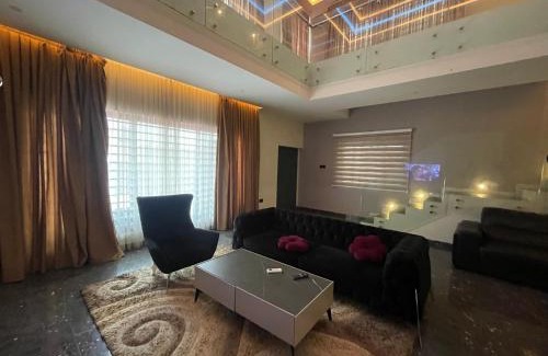 Accra House | Discover Mariaddo Home: Guest Rated 10/10 Experience