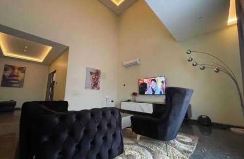 Accra House | Discover Mariaddo Home: Guest Rated 10/10 Experience