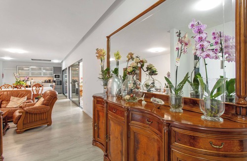 Canico Apartment | 'Mariana' Room with Sea View, Shared Terrace and Wi-Fi Access