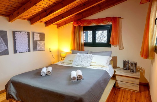 Terpsithea House | Relax at Marianda's House – Pet Friendly with Mountain Views