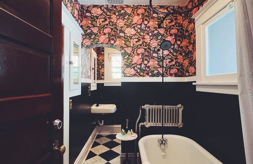 Logan Bed & Breakfast | Experience Comfort at Marianna Stoltz House: 4-Star Retreat