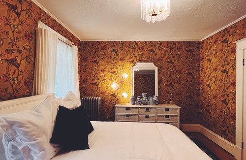 Logan Bed & Breakfast | Experience Comfort at Marianna Stoltz House: 4-Star Retreat