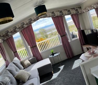 Carsethorn Resort | Marianne Bay: Pet-Friendly Caravan Park with Sea View