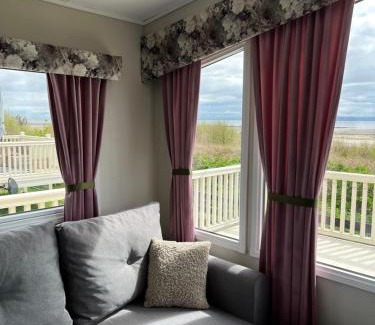Carsethorn Resort | Marianne Bay: Pet-Friendly Caravan Park with Sea View