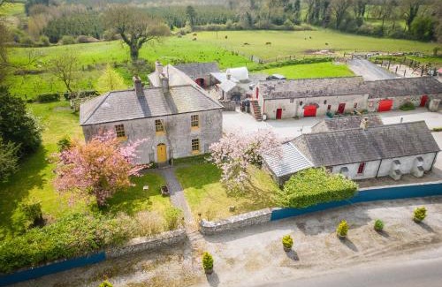 Clonmellon House | Marianne Cottage: Family-Friendly Retreat with Top Ratings