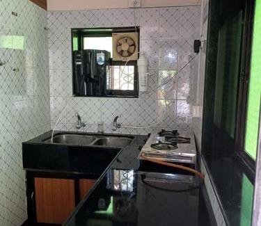 Maina House | Cozy Marias House: Guest Rated 8.6 with Hot Tub & Kitchen