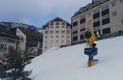Pradollano Apartment | Maribel Ski: Steps from the Slopes with Family-Friendly Amenities