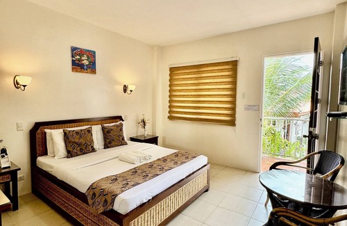 Carmen Hotel | Cozy Marick Beach Resort with Pool and Family Amenities