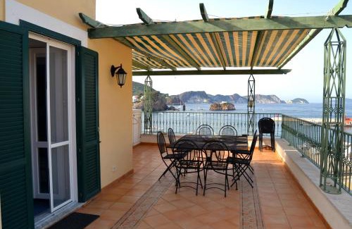 Ponza Apartment | Pet-Friendly Retreat at Maridea - Pesce Azzurro Hotel