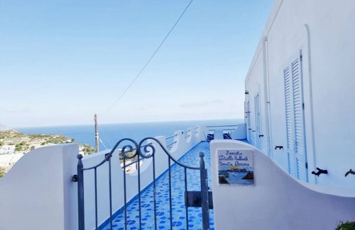 Le Forna House | Cozy Maridea Ponza Apartment with Bay View Terrace
