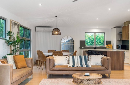 Byron Bay House | Exquisite Oceanfront Villa with Private Pool in Byron Bay
