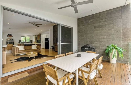 Byron Bay House | Exquisite Oceanfront Villa with Private Pool in Byron Bay