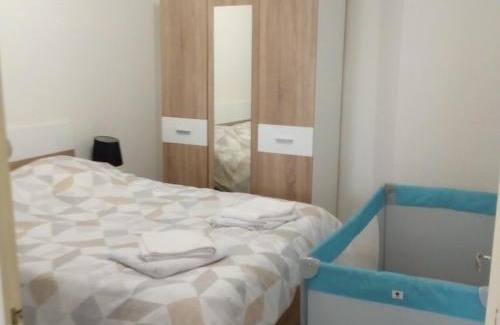Beaulieu-sur-Loire House | Marie-Emma: Free WiFi & Family-Friendly Comfort Await