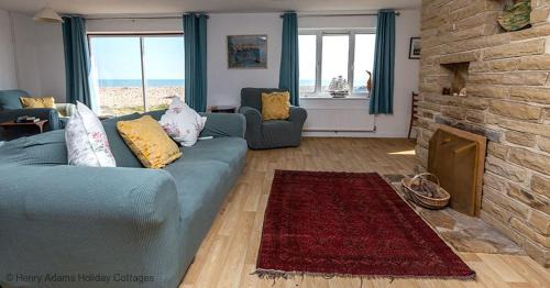 Pagham House | Welcoming Marie's Cottage: Pet-Friendly Retreat with High Ratings