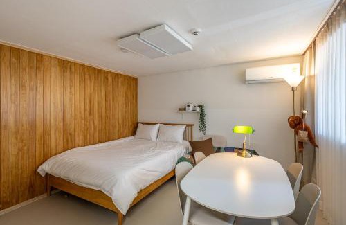 Yeonnam-dong Bed & Breakfast | Guest Rated: Marie's House 201 in Vibrant Hongdae