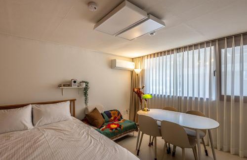 Yeonnam-dong Bed & Breakfast | Guest Rated: Marie's House 201 in Vibrant Hongdae