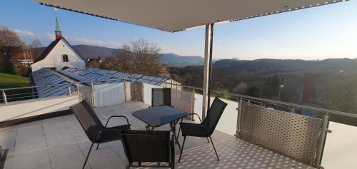 Neuffen Apartment | Kid-Friendly Retreat at Marie's Sonnenterrasse - Rated 9.8