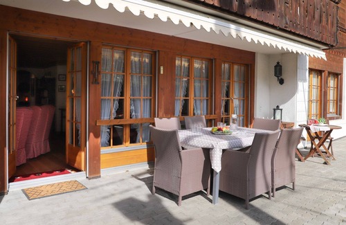 Saanen Apartment | Experience Marie-Soleil Sud: Lake Views & Spa Retreat