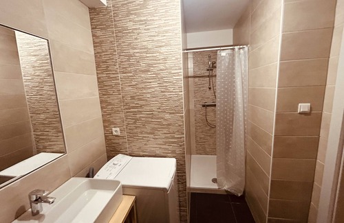 Folschviller Apartment | Discover MarieFacture: A Blossoming Stay with Unique Amenities