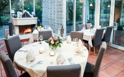 Brunen Hotel | Cozy Marienthaler Gasthof: Pet-Friendly Stay with Dining