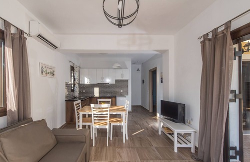 Katastari Apartment | Cozy Marietta's Apartment with Family-Friendly Amenities