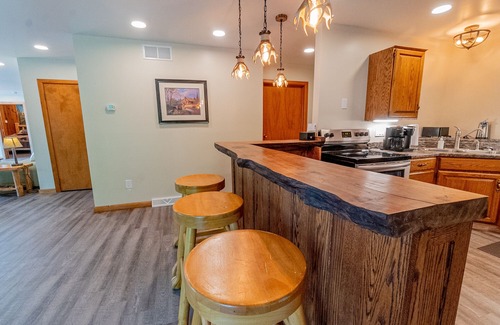 Ohiopyle Condo | Relaxing River Retreat in Downtown Ohiopyle with Hot Tub