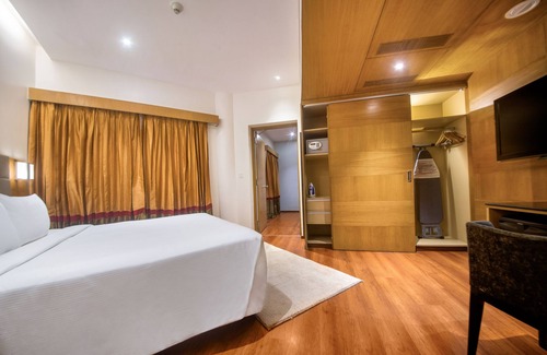 Ameerpet Hotel | Relax at Marigold by Greenpark: 4-Star Stay with Spa & Pool