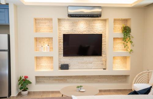 Katapodata House | Oceanfront Marigoulis Home: Guest Rated 9.8/10