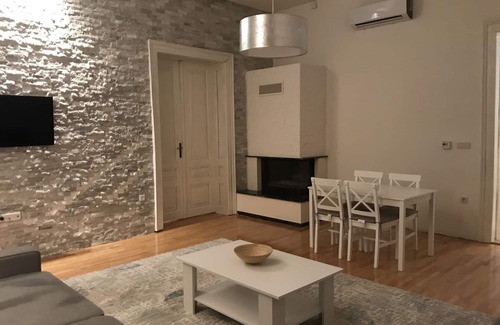 Sarajevo Apartment | Discover Comfort at Marijin Dvor Apartman with Kitchen