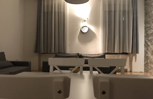 Sarajevo Apartment | Discover Comfort at Marijin Dvor Apartman with Kitchen