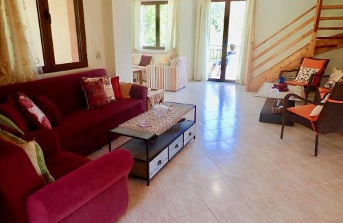 Filaki House | Charming Marika's House: Pet & Child Friendly Escape