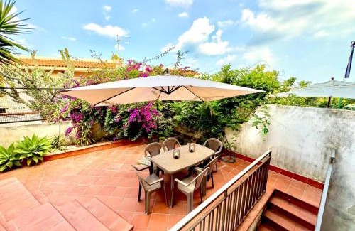 Cannizzaro House | Idyllic Marilù e il Mare - Oceanfront Terraced House Stay