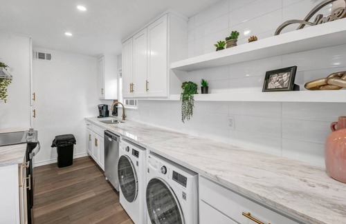 Royal Bryan Apartment | Convenient 2-Bedroom Stay Near A&M with King Beds