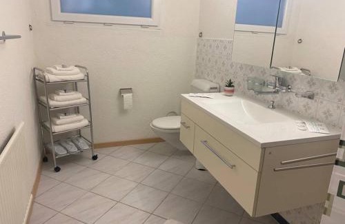 Niederwil House | Pet-Friendly Retreat at Marilyn with Breakfast and High Ratings