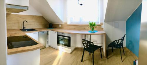 Kostrzyn Apartment | Marilyn Hotel: Family-Friendly Stay with 9/10 Guest Rating