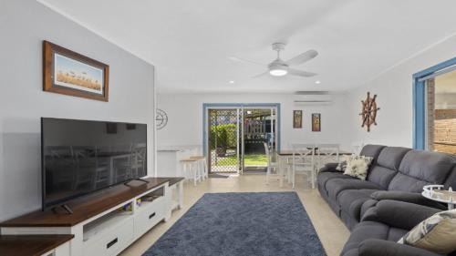 Coffs Harbour House | Relax at Marilyn's: Oceanfront Retreat with Pool & Hot Tub