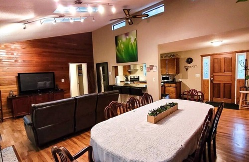 Maple Ridge House | Discover Marin Riverside Lodge: Family-Friendly Getaway
