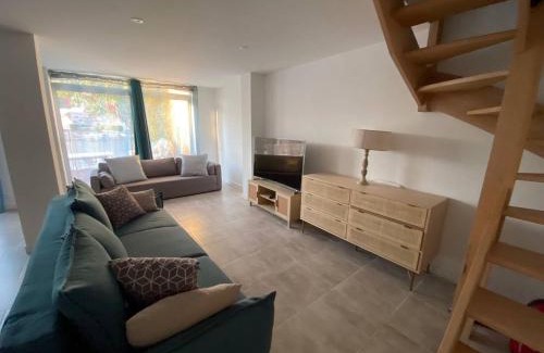 Le Barcares Villa | Marina 5P: Poolside Getaway Near Beach and Shops