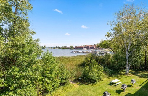 Breezy Point Condo | Marina Bay 2BR Condo w/Garage and Lake Views