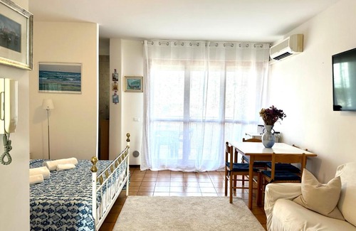 Aprilia Marittima Apartment | Oceanfront Marina Bay View Apartment with Pool & Dining