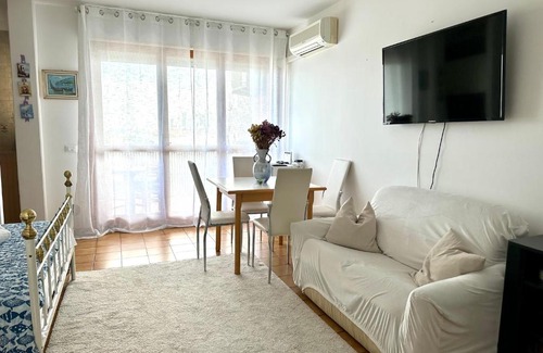 Aprilia Marittima Apartment | Oceanfront Marina Bay View Apartment with Pool & Dining