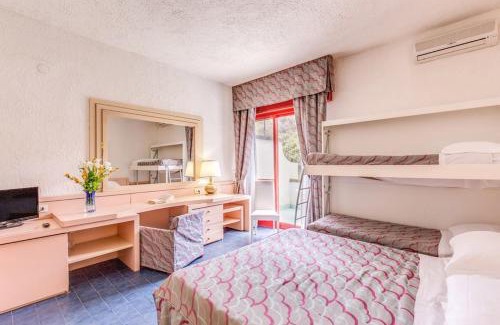 Baia Domizia Hotel | Pet-Friendly Marina Club Hotel with Ocean View & Pool