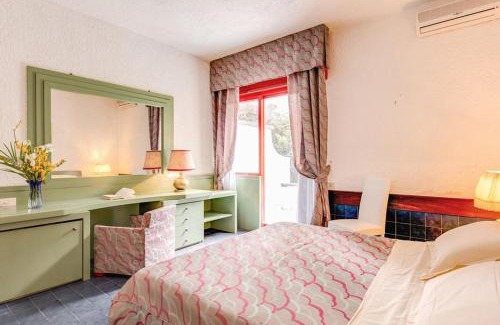 Baia Domizia Hotel | Pet-Friendly Marina Club Hotel with Ocean View & Pool