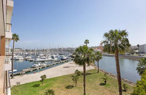 Telheiro Apartment | Discover Marina Elegance: Family-Friendly 4-Star Retreat