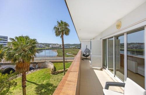 Telheiro Apartment | Discover Marina Elegance: Family-Friendly 4-Star Retreat